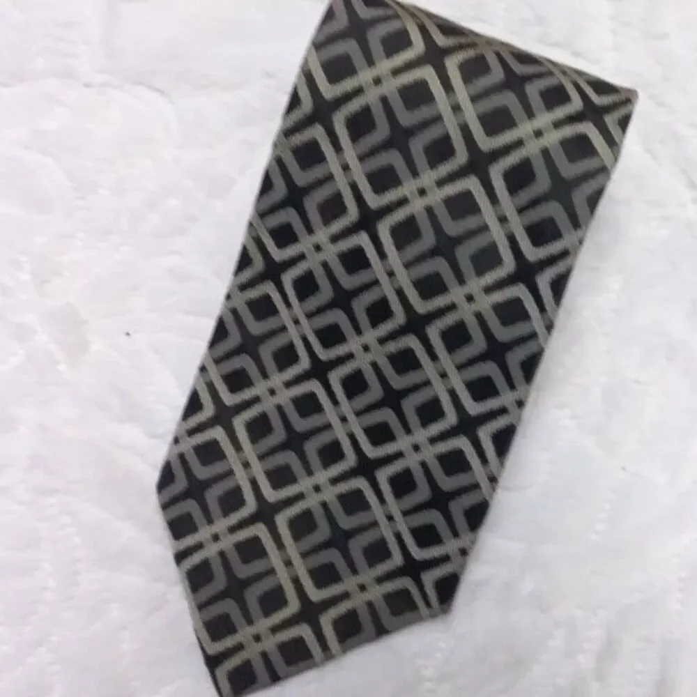 Banana Republic Silk Tie Flat Black Neutral Chain Link Design 3D Effect